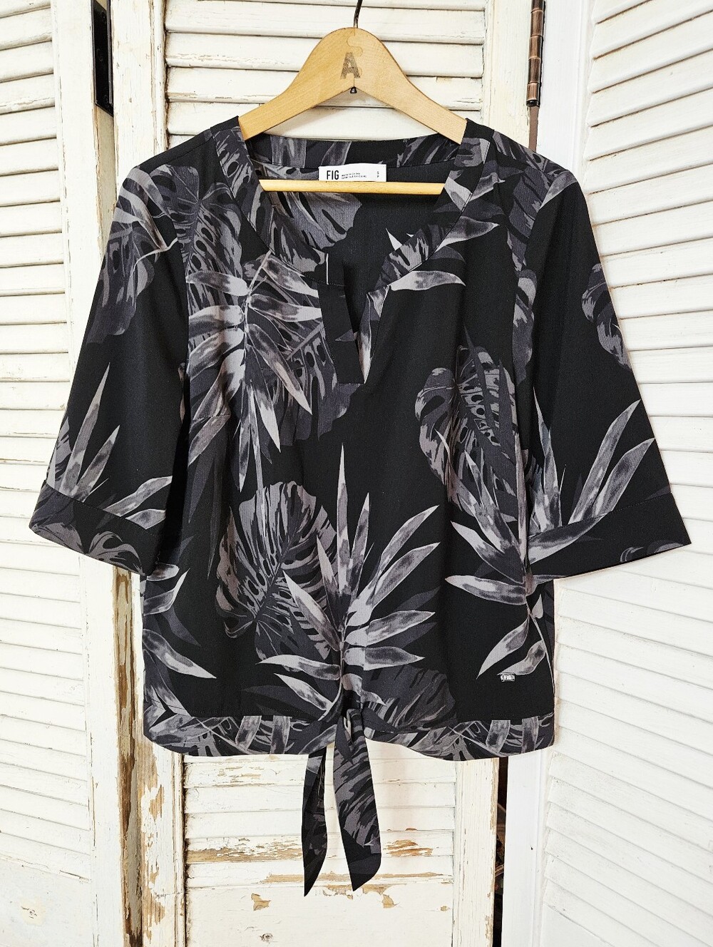 FIG Black And Grey Tropical Leaf Print Top Vacation Vibes Small